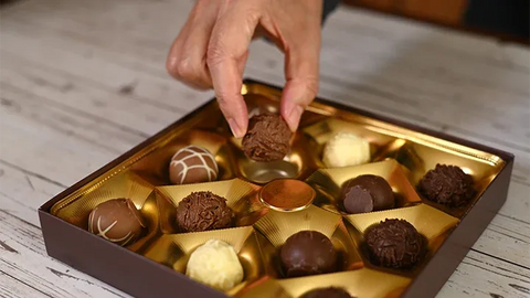 PMS-Eating-Chocolate|||||